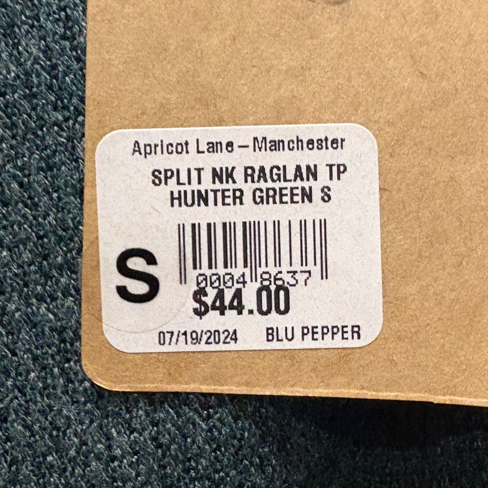 NWT Blu Pepper Split Neck Raglan Top - Picture 10 of 16